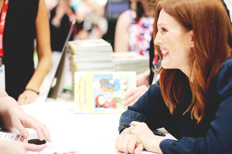 julianne moore at bea signing freckleface strawberry